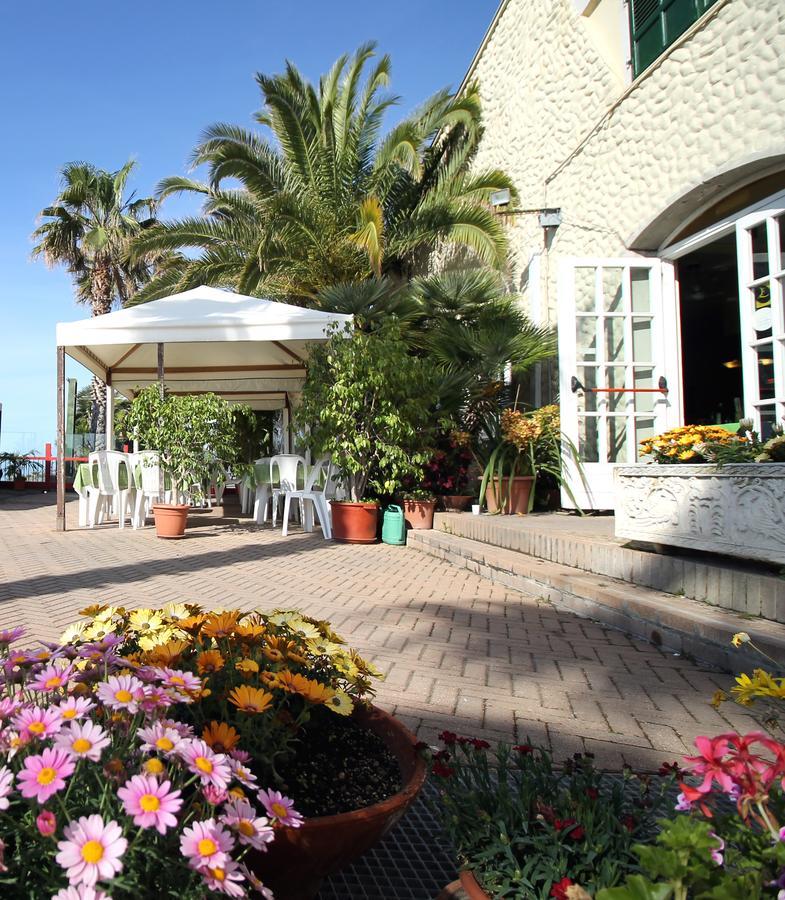 Albergo Ristorante Lucciola サント・ステーファノ・アル・マーレ エクステリア 写真