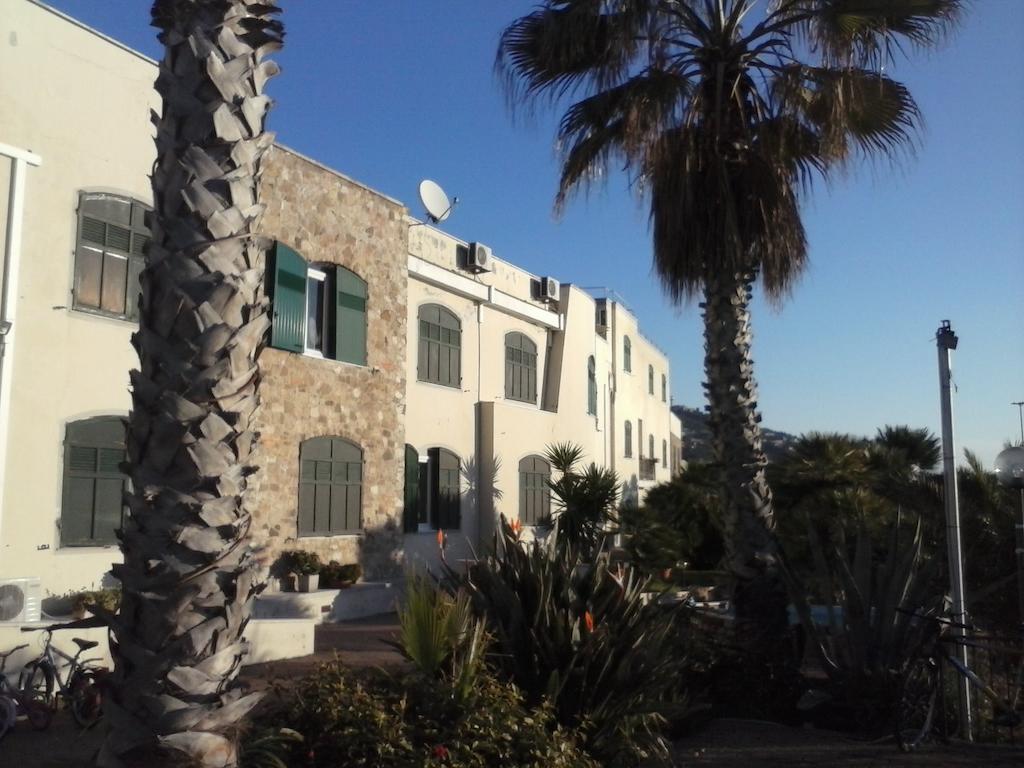 Albergo Ristorante Lucciola サント・ステーファノ・アル・マーレ エクステリア 写真