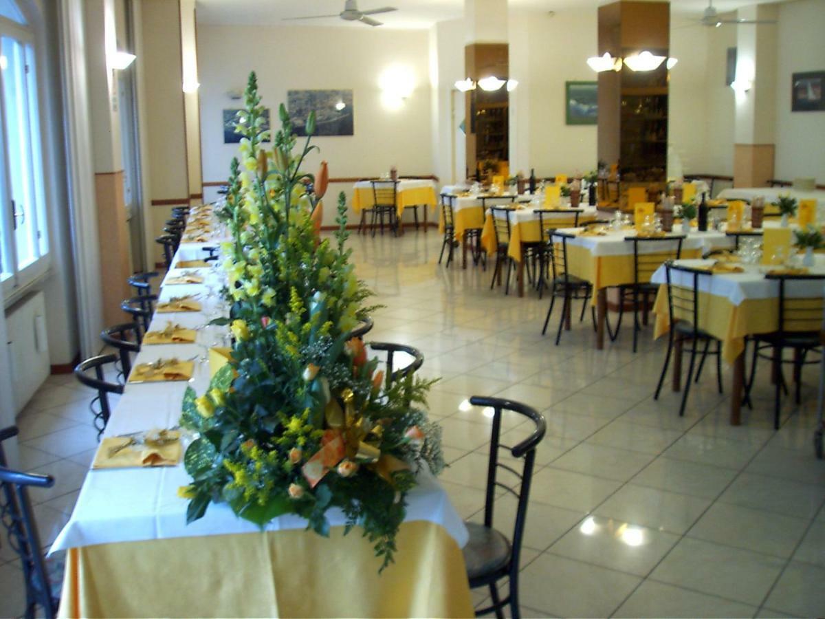 Albergo Ristorante Lucciola サント・ステーファノ・アル・マーレ エクステリア 写真